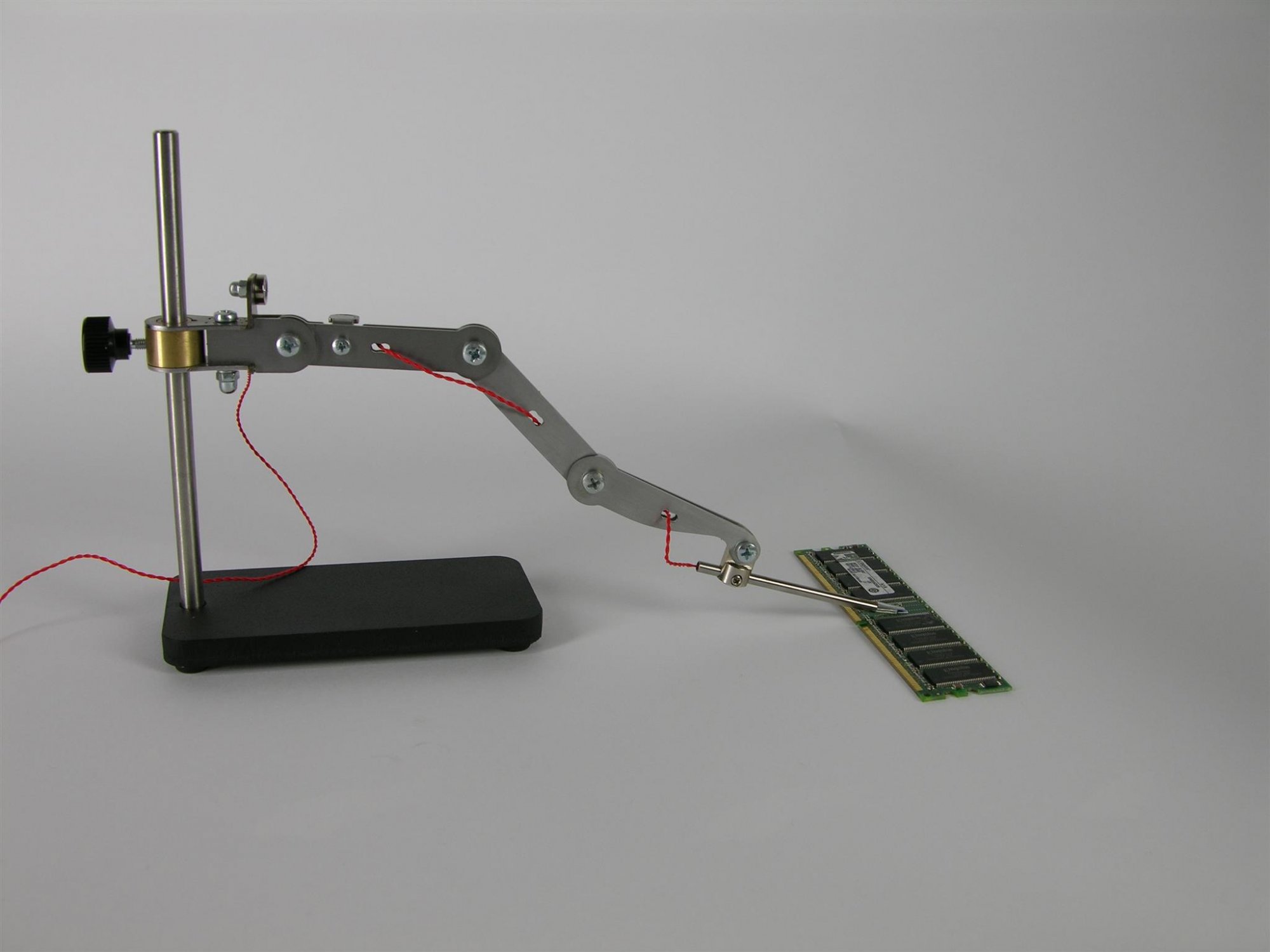 Шарнирный прижим с  термодатчиком